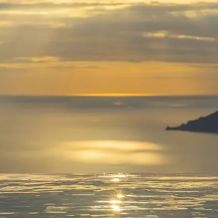 Sunny 4* Imerovigli (Santorini)